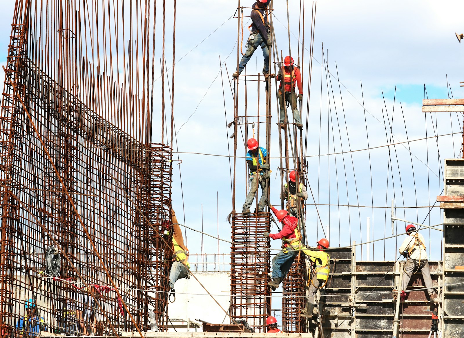 Precise excavation around services